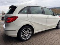 Gebraucht Mercedes B200 136 PS (100 kW) 2012 Weiß Kleinwagen
