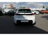 Gebraucht Peugeot e-208 Active 100 kW (136 PS) 2022 Weiss (metallic) Kleinwagen