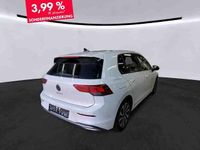 Gebraucht VW Golf VIII Active 150 PS (110 kW) 2023 Oryxweiß perlmutteffekt (metallic) Limousine