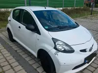 Gebraucht Toyota Aygo 68 PS (50 kW) 2009 Weiß Kleinwagen
