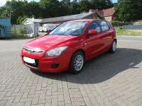 Gebraucht Hyundai i30 110 PS (80 kW) 2010 Rot Limousine
