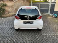 Gebraucht Toyota Aygo 69 PS (50 kW) 2014 Weiß Kleinwagen