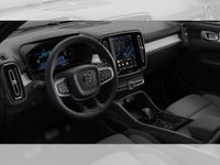 Neu Volvo XC40 Plus 163 PS (119 kW) 2025 Schwarz (onyx black / metallic) SUV