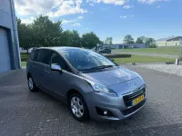 Gebraucht Peugeot 5008 Active 114 PS (83 kW) 2015 Grau Van / Kleinbus