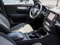 Gebraucht Volvo XC40 Core 163 PS (119 kW) 2024 Weiss SUV