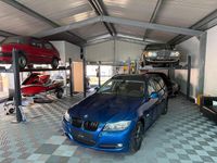 Gebraucht BMW 320 177 PS (130 kW) 2009 Blau Kombi