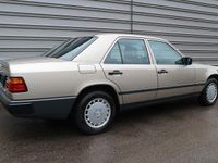 Gebraucht Mercedes E300 113 PS (83 kW) 1988 Silber Limousine