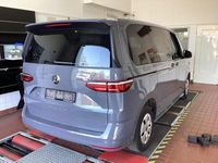 Gebraucht VW Multivan Basis 136 PS (100 kW) 2024 Pure grey Van