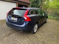 Gebraucht Volvo V60 Summum 215 PS (158 kW) 2012 Blau Kombi