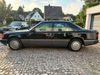 Gebraucht Mercedes E200 136 PS (100 kW) 1992 Schwarz Limousine