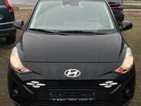 Gebraucht Hyundai i10 67 PS (49 kW) 2024 Schwarz Kleinwagen