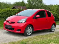 Używany Toyota Aygo Cool 68 KM (50 kW) 2010 Czerwony Hatchback