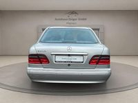 Gebraucht Mercedes E240 Avantgarde 170 PS (125 kW) 2001 Silber Limousine
