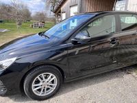 Gebraucht Hyundai i30 Select 99 PS (72 kW) 2018 Schwarz Limousine