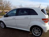 Gebraucht Mercedes B200 140 PS (102 kW) 2011 Weiß Van / Kleinbus