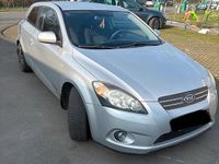Gebraucht Kia Ceed 90 PS (66 kW) 2010 Silber Kleinwagen