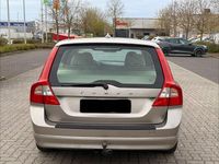 Gebraucht Volvo V70 Kinetic 136 PS (100 kW) 2008 Gold Kombi