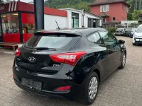 Usado Hyundai i30 Classic 99 CV (72 kW) 2013 Negro Coupe