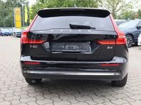 Gebraucht Volvo V60 Plus 197 PS (144 kW) 2023 Onyx schwarzmetallic Kombi
