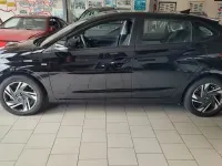 Gebraucht Hyundai i20 101 PS (74 kW) 2024 Schwarz Kleinwagen