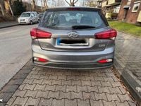 Gebraucht Hyundai i20 Active 101 PS (74 kW) 2018 Grau Kleinwagen