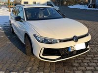 Gebraucht VW Passat R-line 150 PS (110 kW) 2024 Weiß Kombi