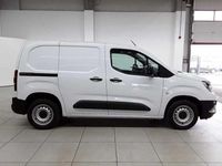 Gebraucht Opel Combo 102 PS (75 kW) 2024 Kaolin weiß Van
