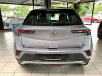 Gebraucht Opel Mokka-e Edition 100 kW (136 PS) 2023 Kontrast grau/quarz silber SUV