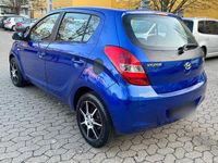 Gebraucht Hyundai i20 76 PS (55 kW) 2009 Blau Kleinwagen