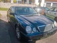 Second-hand Mercedes E220 143 CP (105 kW) 2000 Negru Berlinǎ