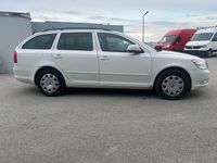 Gebraucht Skoda Octavia Elegance 122 PS (89 kW) 2009 Weiß Kombi