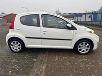 Gebraucht Peugeot 107 Comfort plus 70 PS (51 kW) 2010 Weiß Kleinwagen