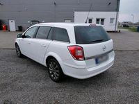 Gebraucht Opel Astra Edition 116 PS (85 kW) 2010 Weiß Kombi