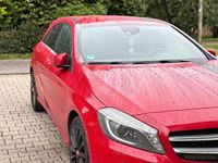 Gebraucht Mercedes A180 122 PS (89 kW) 2013 Rot Kleinwagen