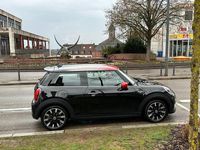 Gebraucht Mini Cooper SE Classic 135 kW (184 PS) 2023 Schwarz Kleinwagen