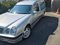 Usata Mercedes E220 143 CV (105 kW) 2000 Argento