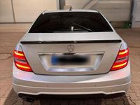 Gebraucht Mercedes C200 184 PS (135 kW) 2011 Silber Limousine