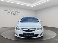 Gebraucht Opel Astra Selection 101 PS (74 kW) 2011 Schneeweiss/summitwhite/arctic Kombi