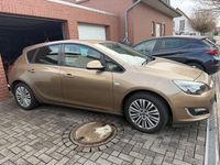 Gebraucht Opel Astra Edition 140 PS (102 kW) 2013 Gold Limousine