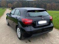 Gebraucht Mercedes A200 156 PS (114 kW) 2016 Schwarz Limousine