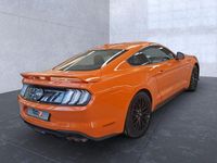Gebraucht Ford Mustang GT Fastback 449 PS (330 kW) 2022 Twister orange (metallic) Coupé