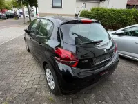 Gebraucht Peugeot 208 82 PS (60 kW) 2018 Schwarz Kleinwagen