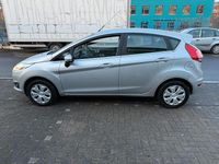Gebraucht Ford Fiesta Titanium 101 PS (74 kW) 2013 Silber Kleinwagen