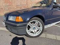 Gebraucht BMW 318 M Sport 113 PS (83 kW) 1993 Blau Limousine