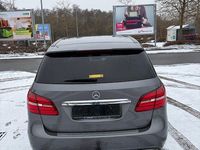 Gebraucht Mercedes B220 177 PS (130 kW) 2016 Grau Van / Kleinbus