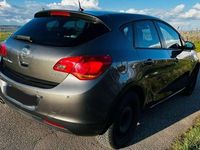 Gebraucht Opel Astra Design Edition 140 PS (102 kW) 2011 Grau Limousine