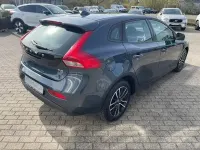Gebraucht Volvo V40 Momentum 122 PS (89 kW) 2018 Blau Limousine