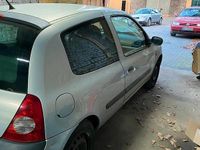 Gebraucht Renault Clio 58 PS (42 kW) 2002 Grau Coupé