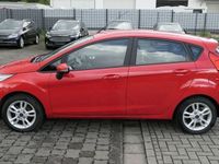 Gebraucht Ford Fiesta Celebration 80 PS (58 kW) 2016 Rot Kleinwagen
