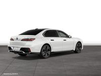 Gebraucht BMW 740 M Sport 299 PS (219 kW) 2025 Mineralweiß metallic metallic Limousine